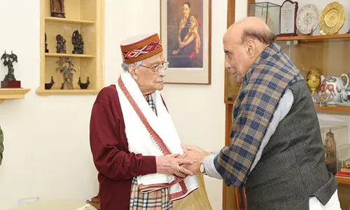 रक्षा मंत्री राजनाथ सिंह ने BJP के वरिष्ठ नेता मुरली मनोहर जोशी को जन्मदिन की शुभकामनाएं दीं