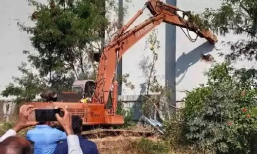 HYDRAA ने अवैध इमारतों को गिराना शुरू किया
