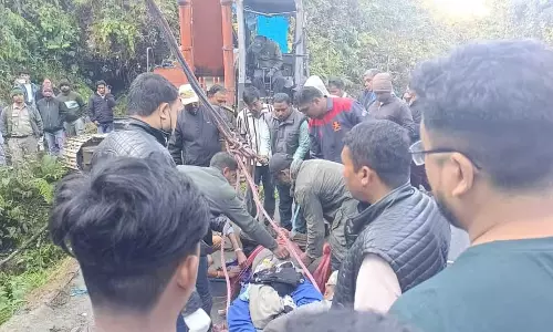 Arunachal : लोअर दिबांग घाटी में कार गहरी खाई में गिरने से 4 लोग घायल