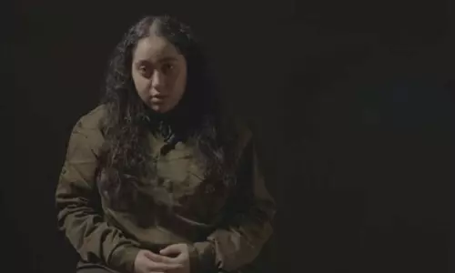 रोती दिखी बंधक इजरायली महिला सैनिक, हमास ने जारी किया VIDEO... रोती दिखी बंधक इजरायली महिला सैनिक, हमास ने जारी किया VIDEO...