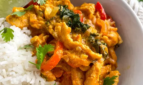 नारियल सॉस के साथ थाई चिकन कटार रेसिपी नारियल सॉस के साथ थाई चिकन कटार रेसिपी