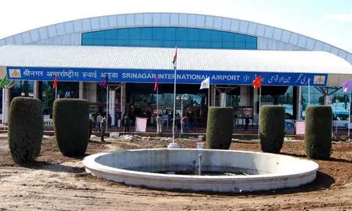 घने कोहरे के कारण Srinagar हवाई अड्डे पर परिचालन प्रभावित होने से 10 उड़ानें रद्द