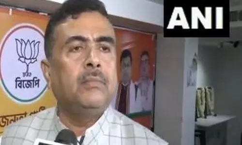 बंगाल के LoP सुवेंदु अधिकारी ने घुसपैठ पर बीएसएफ को दोष देने के लिए ममता की आलोचना की बंगाल के LoP सुवेंदु अधिकारी ने घुसपैठ पर बीएसएफ को दोष देने के लिए ममता की आलोचना की