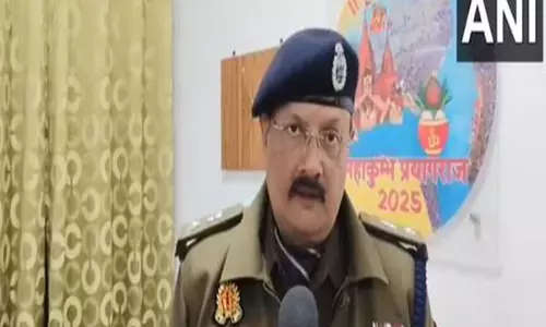 UP: महाकुंभ 2025 में श्रद्धालुओं की भारी भीड़ उमड़ने के कारण सुरक्षा व्यवस्था बढ़ा दी गई UP: महाकुंभ 2025 में श्रद्धालुओं की भारी भीड़ उमड़ने के कारण सुरक्षा व्यवस्था बढ़ा दी गई