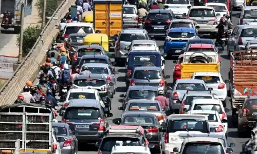 Bengaluru: विंडसर मैनर, शिवानंद सर्कल के आसपास रात 9 बजे तक यातायात प्रतिबंधित Bengaluru: विंडसर मैनर, शिवानंद सर्कल के आसपास रात 9 बजे तक यातायात प्रतिबंधित