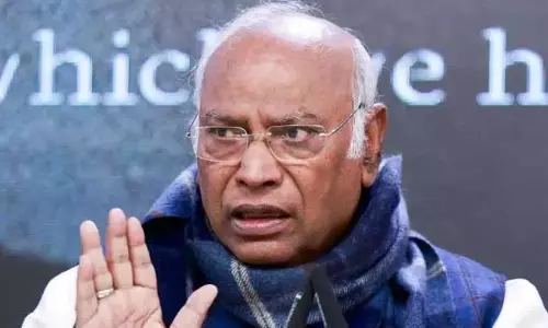 BJP वह माचिस है जिसने मणिपुर को जला दिया खड़गे BJP वह माचिस है जिसने मणिपुर को जला दिया खड़गे