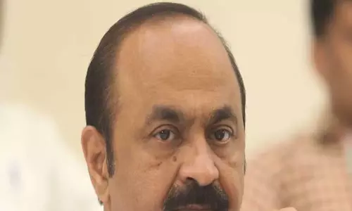 Kerala : केएफसी के 60.80 करोड़ रुपये के निवेश को लेकर सरकार पर भ्रष्टाचार का आरोप लगाया Kerala : केएफसी के 60.80 करोड़ रुपये के निवेश को लेकर सरकार पर भ्रष्टाचार का आरोप लगाया
