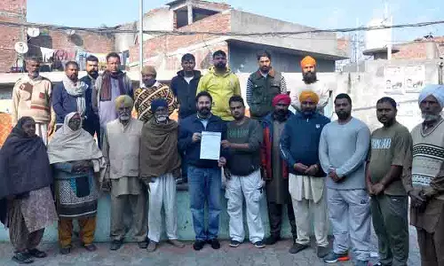 Manawala Kalan village ने पेश की मिसाल, नशा तस्करों का किया सामाजिक बहिष्कार Manawala Kalan village ने पेश की मिसाल, नशा तस्करों का किया सामाजिक बहिष्कार