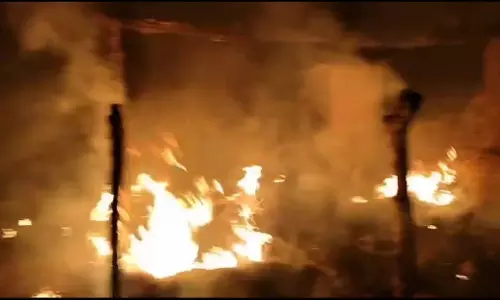 Sultanpur: पूर्व प्रधान की चाय की दुकान में लगी आग , लाखो रुपये का नुकसान Sultanpur: पूर्व प्रधान की चाय की दुकान में लगी आग , लाखो रुपये का नुकसान