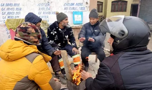 Jammu: मौसम वैज्ञानिकों ने कश्मीर में भारी बर्फबारी का अनुमान जताया Jammu: मौसम वैज्ञानिकों ने कश्मीर में भारी बर्फबारी का अनुमान जताया