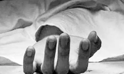 Kerala : कोच्चि में कार के अंदर कैब ड्राइवर मृत मिला, जांच जारी Kerala : कोच्चि में कार के अंदर कैब ड्राइवर मृत मिला, जांच जारी