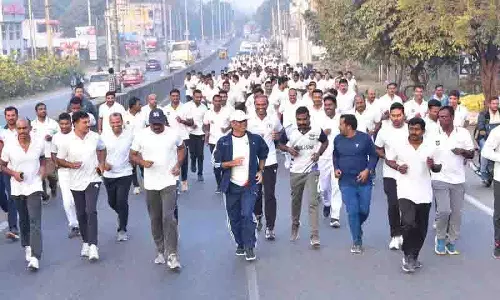 सड़क सुरक्षा के प्रति जागरूकता बढ़ाने के लिए Ramagundam में 5 किमी दौड़ का आयोजन सड़क सुरक्षा के प्रति जागरूकता बढ़ाने के लिए Ramagundam में 5 किमी दौड़ का आयोजन