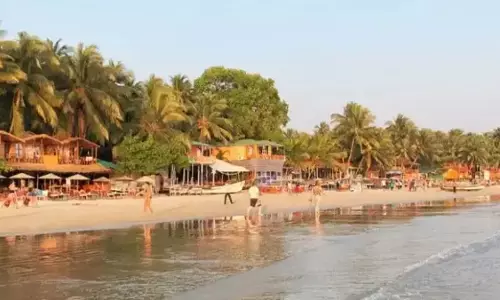 Goa के रिसॉर्ट में पैसे ऐंठने के आरोप में फर्जी सरकारी अधिकारी गिरफ्तार Goa के रिसॉर्ट में पैसे ऐंठने के आरोप में फर्जी सरकारी अधिकारी गिरफ्तार