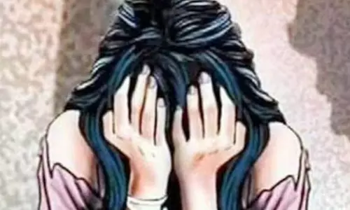 UP : महिला से बलात्कार, पुलिस पर आरोप- गर्भवती होने का हवाला देकर आरोपी से शादी करने मज़बूर किया