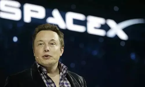 Elon Musk ने निगेल फरेज से ब्रिटेन के सुधारवादी नेता के पद से हटने का आह्वान किया