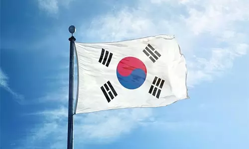 South Korea में दक्षिण-पश्चिमी तट पर मछली पकड़ने वाली नाव चट्टानों से टकराने से 3 लोगों की मौत