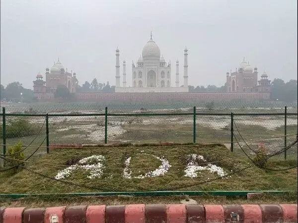 Taj Mahal से कोहरा हटा, वाराणसी में सर्दियों में पर्यटकों की संख्या में वृद्धि दर्ज की गई