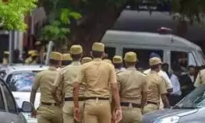 पुलिस ने सीएम के कार्यक्रम में काले स्कार्फ की जब्ती पर कार्रवाई की