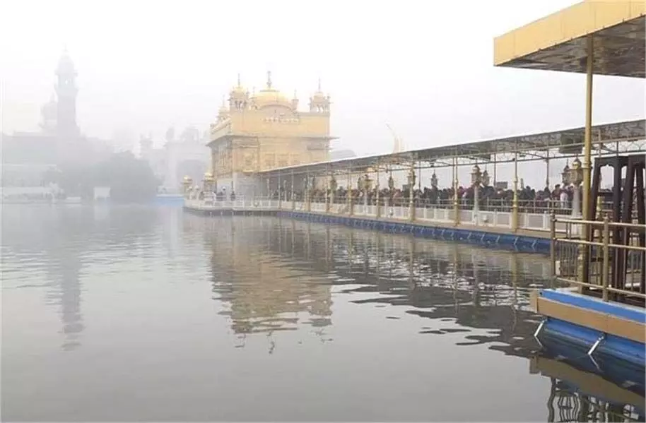 Punjab:  श्री गुरु गोबिंद सिंह जी के गुरुपर्व के अवसर पर दरबार साहिब में बड़ी संख्या में श्रद्धालुओं ने माथा टेका