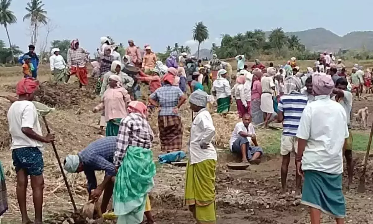 Andhra: मनरेगा के तहत मजदूरी बढ़ाई जाएगी