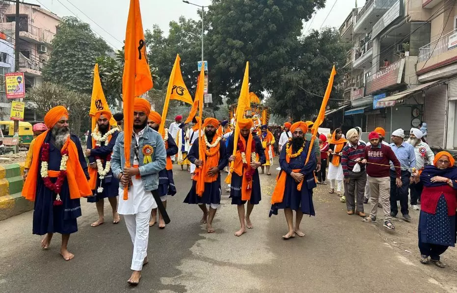 NCR Ghaziabad: प्रकाश पर्व पर शहर में जगह जगह नगर कीर्तन निकाला गया