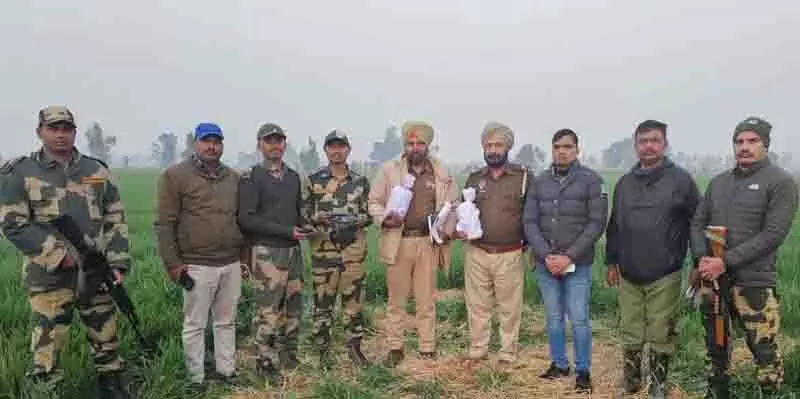 BSF और पुलिस ने तरनतारन में सीमा पर ड्रोन और हेरोइन जब्त की