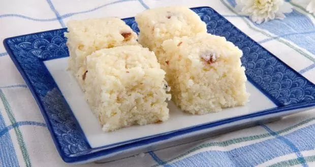 Coconut Khoya Barfi घर पर आसानी से बन जाए