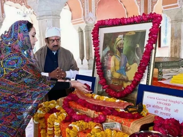 Rajasthan की उपमुख्यमंत्री दीया कुमारी ने गुरु गोविंद सिंह की जयंती पर उन्हें पुष्पांजलि अर्पित की