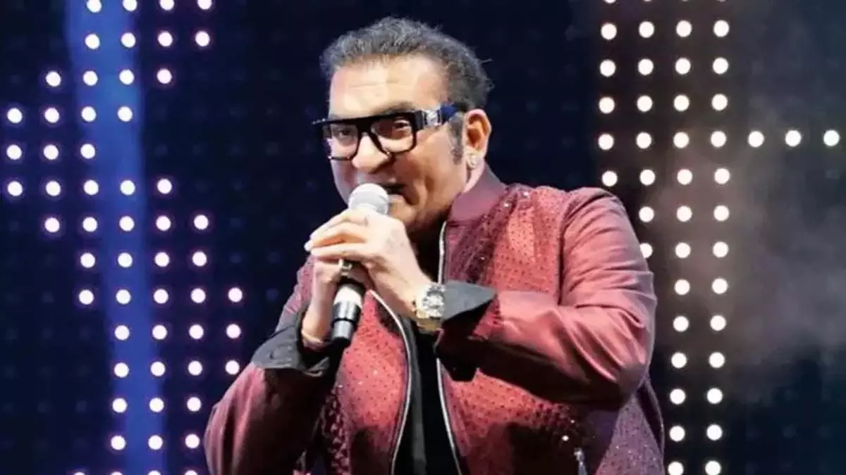 Abhijit Bhattacharya कानूनी मुसीबत में फंसे, महात्मा गांधी को पाकिस्तान का राष्ट्रपिता कहा- रिपोर्ट