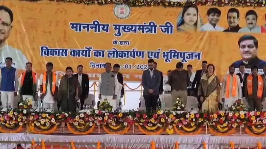 CM विष्णुदेव साय ने 2 मिनट मौन धारण कर शहीद 8 जवानों को दी श्रद्धांजलि