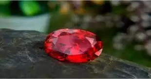 Ruby gemstone इन राशियों को पहनने से मिलते हैं लाभ