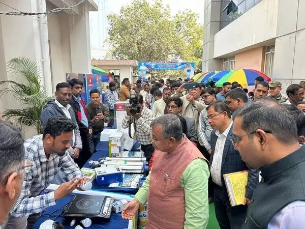 Tripura के बिजली मंत्री ने पीएम सूर्य घर शिविर में निवासियों से किया आग्रह