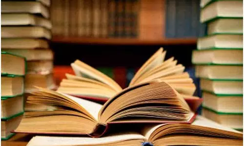 DSEK ने निजी स्कूलों द्वारा नियमों के विरुद्ध पाठ्यपुस्तकें निर्धारित करने पर कड़ा संज्ञान लिया