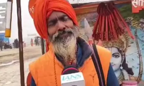 महाकुंभ नगर: आकर्षण का केंद्र बने चाबी वाले बाबा, भव्य आयोजन के लिए सरकार को सराहा महाकुंभ नगर: आकर्षण का केंद्र बने चाबी वाले बाबा, भव्य आयोजन के लिए सरकार को सराहा