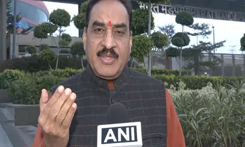 महाकुंभ का आयोजन वक्फ की जमीन पर होने का दावा करने वाले मुस्लिम मौलवी की VHP ने आलोचना की