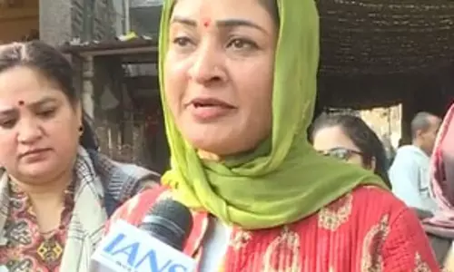 विकास की बात हम भी करते हैं, लेकिन कालकाजी की सड़कें प्रियंका गांधी की गाल जैसा बयान गलत : अलका लांबा विकास की बात हम भी करते हैं, लेकिन कालकाजी की सड़कें प्रियंका गांधी की गाल जैसा बयान गलत : अलका लांबा