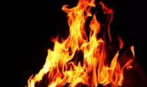 Odisha: अलाव के पास बैठी एक महिला की साड़ी में लगी आग, मौत