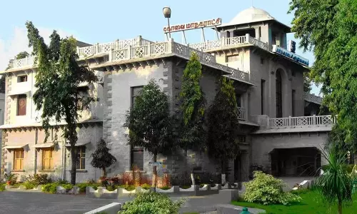 Tamil Nadu: अविनाशी रोड पर नाले के निर्माण कार्य की धीमी गति से वाहन चालक परेशान Tamil Nadu: अविनाशी रोड पर नाले के निर्माण कार्य की धीमी गति से वाहन चालक परेशान