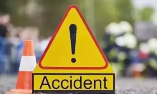 ट्रेलर ड्राइवर की मौत, खलासी घायल