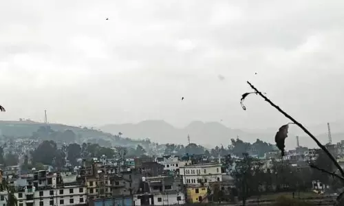 पीर पंजाल क्षेत्र में बर्फबारी और बारिश से सामान्य जनजीवन प्रभावित