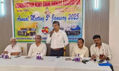 Andhra: क्रेन मालिकों ने जीवन कर माफ करने की अपील की Andhra: क्रेन मालिकों ने जीवन कर माफ करने की अपील की