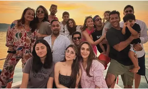 शाहीन मौसी ने दिखाई रणबीर की बेटी की मासूमियत शाहीन मौसी ने दिखाई रणबीर की बेटी की मासूमियत