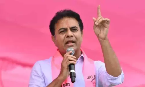 पूर्व मंत्री KTR हैदराबाद में ACB कार्यालय पहुंचे