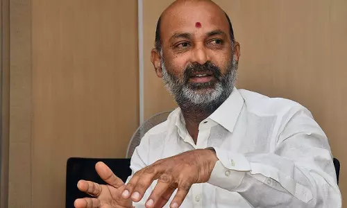 कांग्रेस सरकार ध्यान भटकाने की रणनीति अपना रही है: Bandi Sanjay Kumar कांग्रेस सरकार ध्यान भटकाने की रणनीति अपना रही है: Bandi Sanjay Kumar