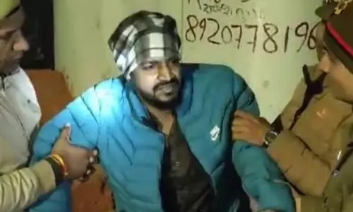 NCR Ghaziabad: मेड की हत्या कर लाश पार्क में फेंकने वाला आरोपित मुठभेड़ में गिरफ्तार NCR Ghaziabad: मेड की हत्या कर लाश पार्क में फेंकने वाला आरोपित मुठभेड़ में गिरफ्तार