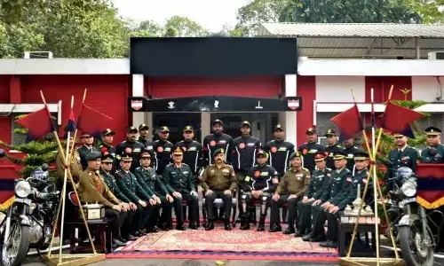 Assam : पूर्वी कमान ने दिग्गजों के सम्मान में डिब्रूगढ़ में मेगा त्रि-सेवा पूर्व सैनिक रैली का आयोजन किया Assam : पूर्वी कमान ने दिग्गजों के सम्मान में डिब्रूगढ़ में मेगा त्रि-सेवा पूर्व सैनिक रैली का आयोजन किया