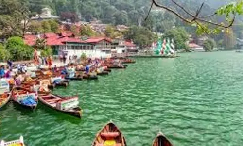 Lifestyle:  स्वर्ग से कम नहीं है नैनीताल के पास ये जगह, घूमने का बनाएं प्लान