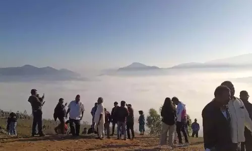 Andhra: पारा गिरने के कारण पर्यटकों का एजेंसी में आना जारी Andhra: पारा गिरने के कारण पर्यटकों का एजेंसी में आना जारी