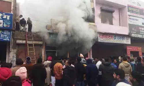 Punjab: आग से टायर शोरूम और मकान जलकर खाक
