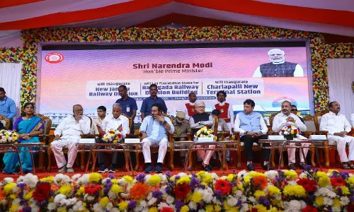 PM मोदी ने चर्लापल्ली नए रेलवे टर्मिनल स्टेशन का उद्घाटन किया PM मोदी ने चर्लापल्ली नए रेलवे टर्मिनल स्टेशन का उद्घाटन किया